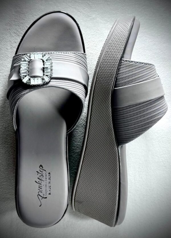 Elegant Ladies Sandals with Crystal Buckle Detail – Perfect for Any Occasion - Image 15